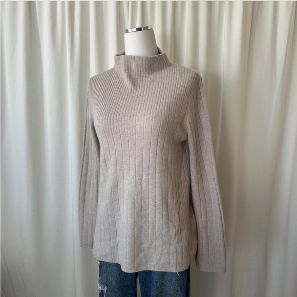 Nanette Lepore 100% 2-ply cashmere mock neck sweater Meduim. - Picture 3 of 8